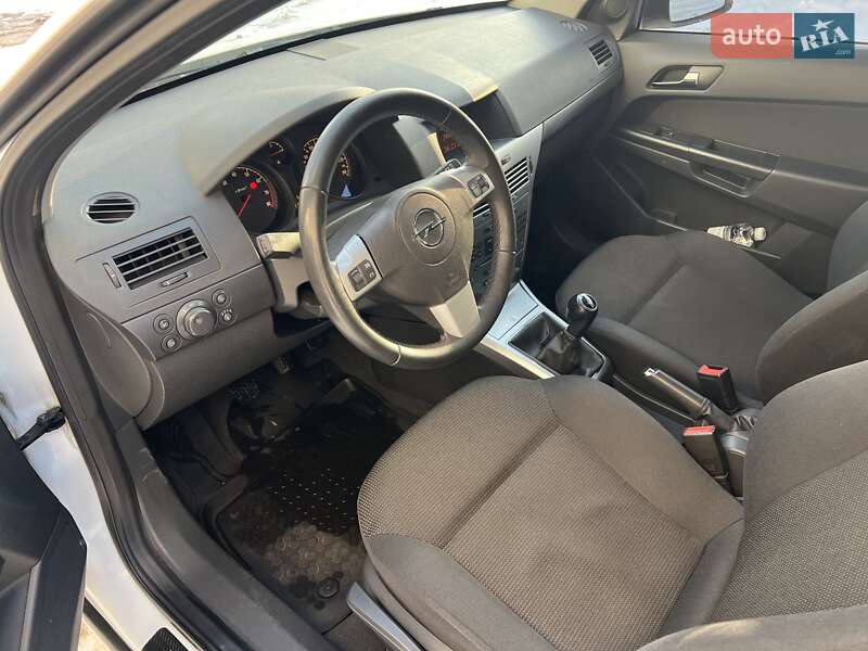 Седан Opel Astra 2013 в Киеве фото 11 Седан Opel Astra 2013 в Киеве