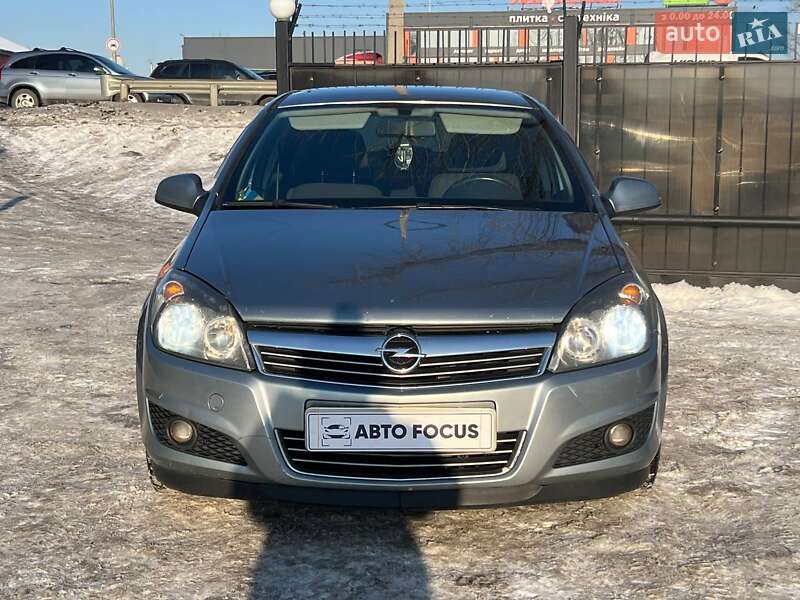 Седан Opel Astra 2012 в Киеве