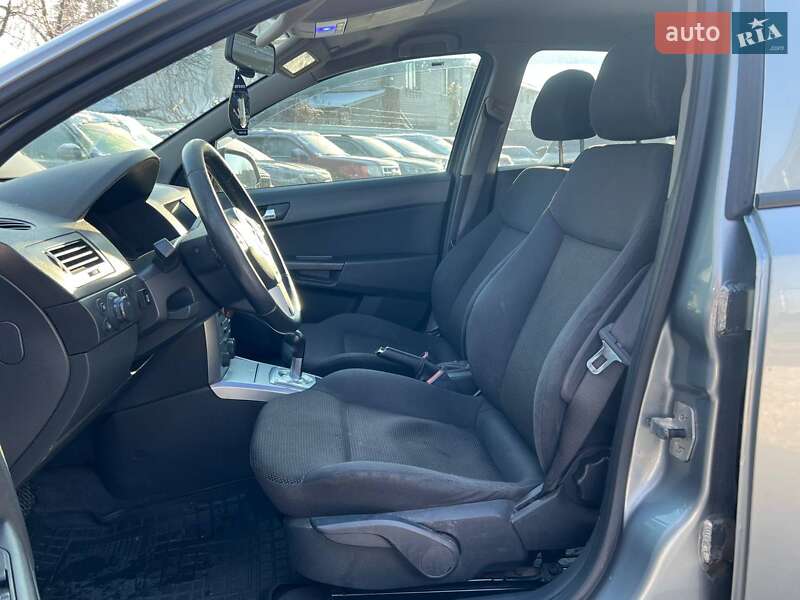 Седан Opel Astra 2012 в Киеве