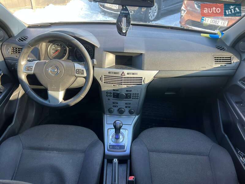 Седан Opel Astra 2012 в Киеве