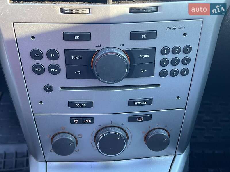 Седан Opel Astra 2012 в Киеве