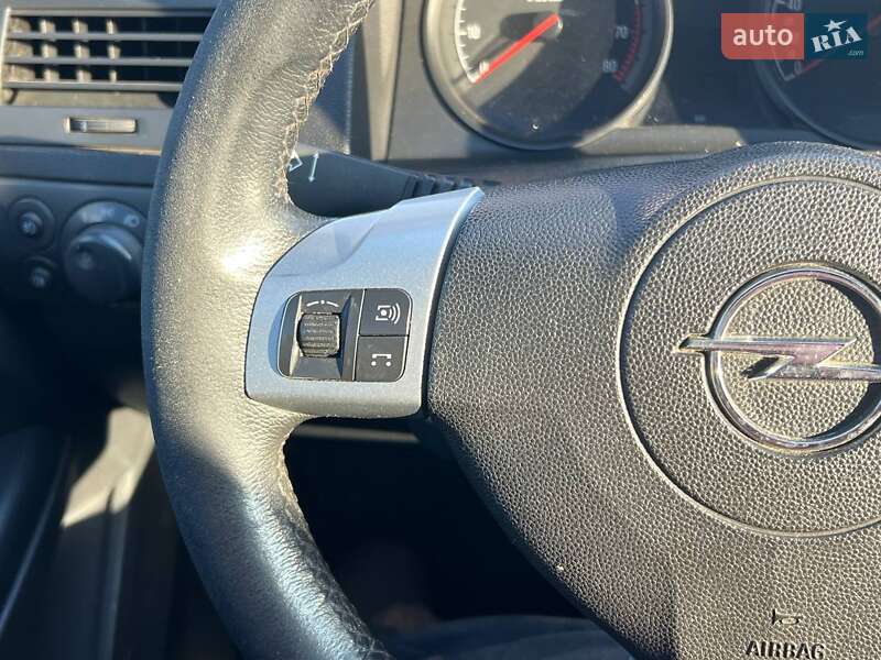 Седан Opel Astra 2012 в Киеве