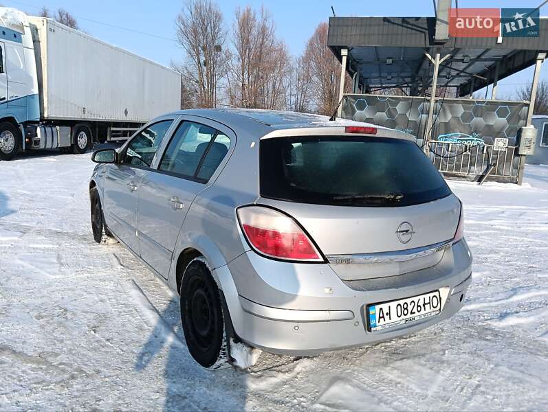 Хэтчбек Opel Astra 2007 в Малине
