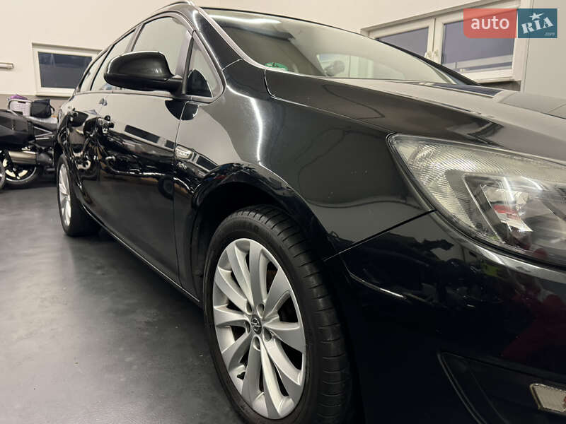 Универсал Opel Astra 2013 в Киеве