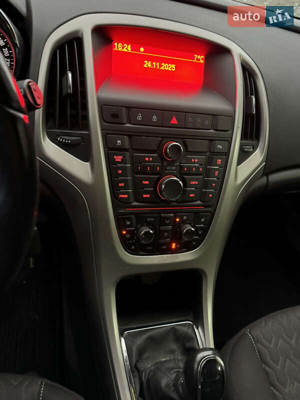 Универсал Opel Astra 2013 в Киеве