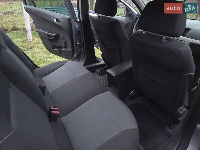 Универсал Opel Astra 2007 в Луцке