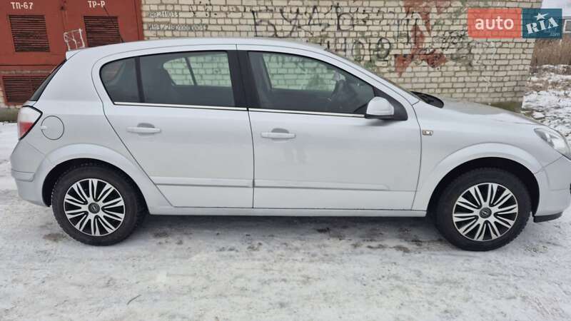 Хэтчбек Opel Astra 2004 в Подольске