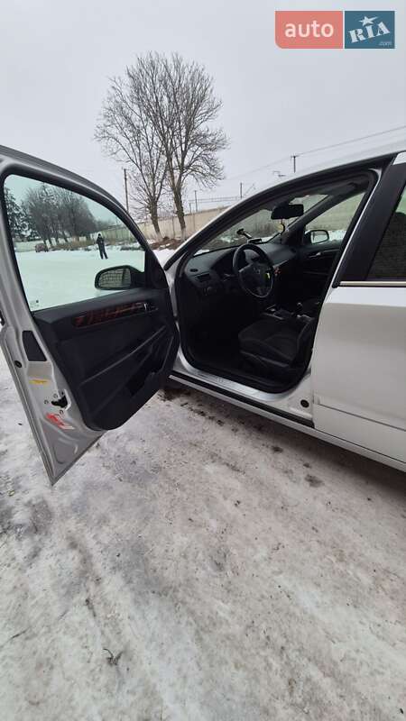 Хэтчбек Opel Astra 2004 в Подольске