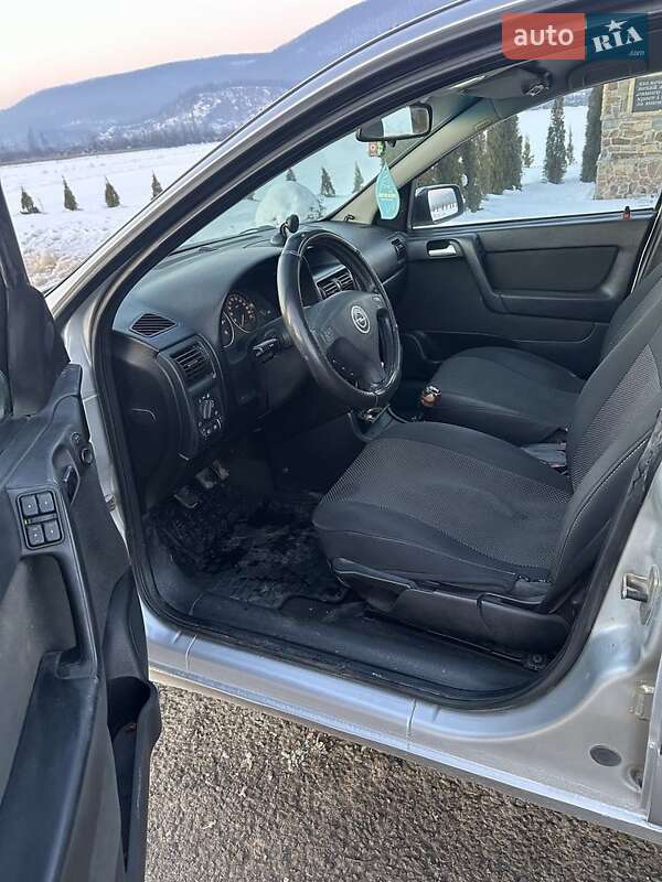 Хэтчбек Opel Astra 2001 в Хусте