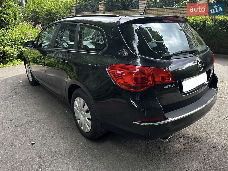 Универсал Opel Astra 2012 в Киеве