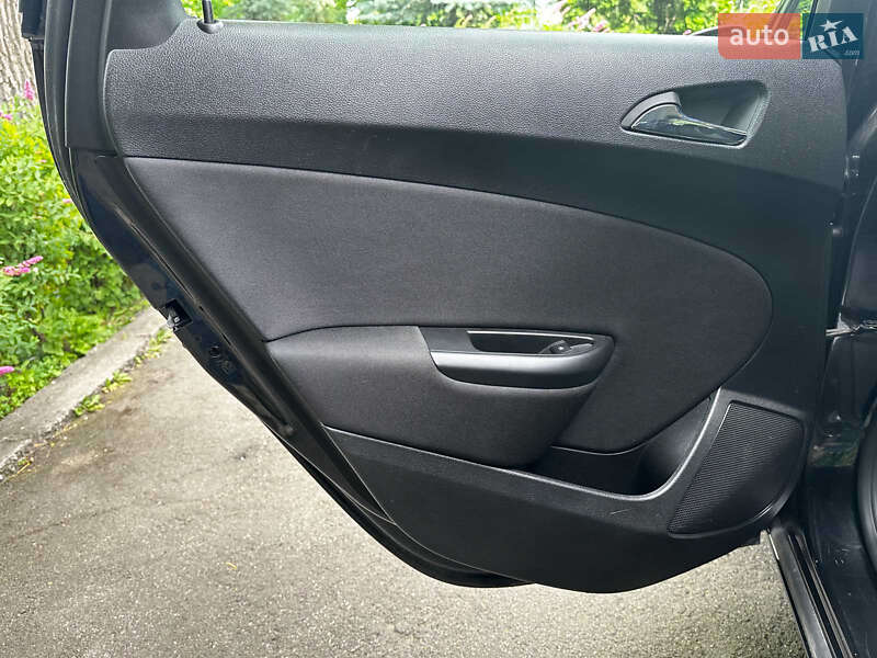 Универсал Opel Astra 2012 в Киеве