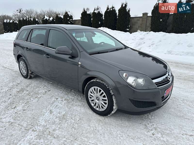 Универсал Opel Astra 2010 в Луцке фото 3 Универсал Opel Astra 2010 в Луцке