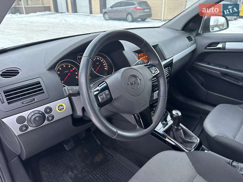 Универсал Opel Astra 2010 в Луцке фото 15 Универсал Opel Astra 2010 в Луцке