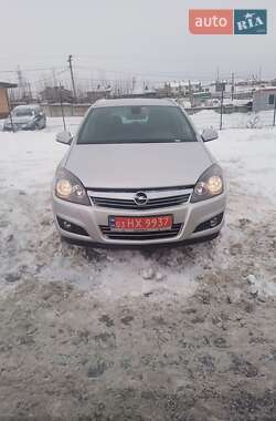 Универсал Opel Astra 2010 в Ровно