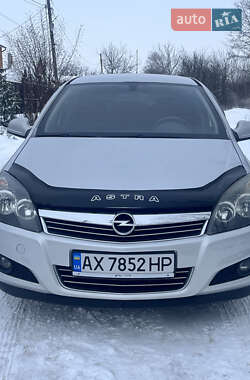 Хэтчбек Opel Astra 2012 в Харькове