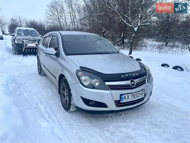 Хэтчбек Opel Astra 2012 в Харькове