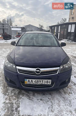 Хэтчбек Opel Astra 2012 в Киеве