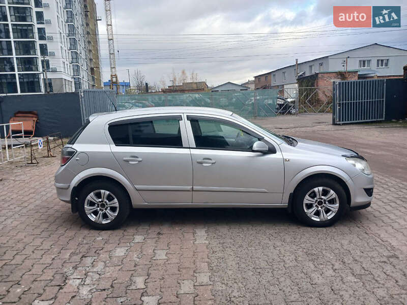 Хэтчбек Opel Astra 2007 в Житомире