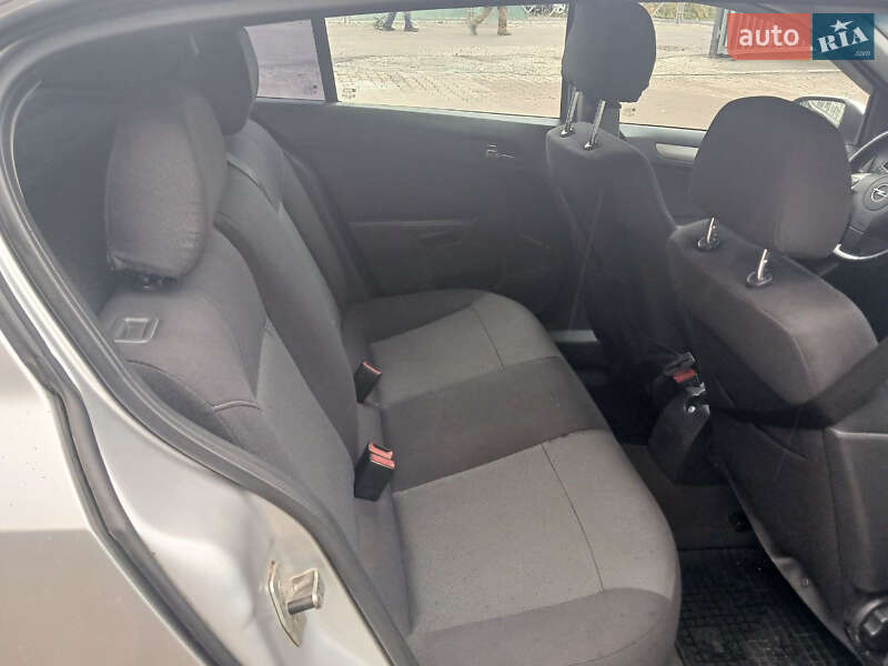 Хэтчбек Opel Astra 2007 в Житомире