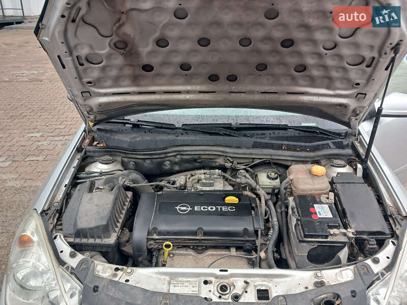 Хэтчбек Opel Astra 2007 в Житомире