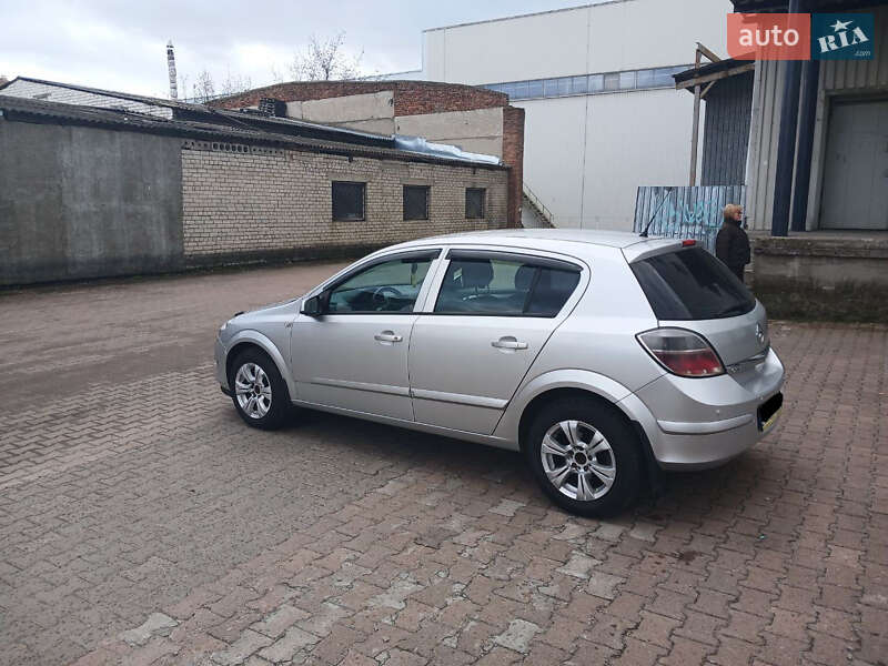 Хэтчбек Opel Astra 2007 в Житомире