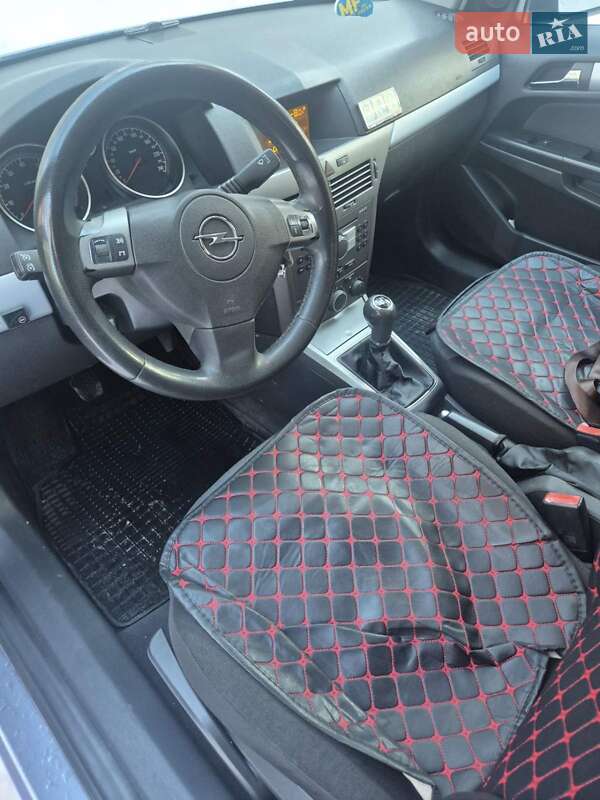 Хэтчбек Opel Astra 2005 в Лубнах