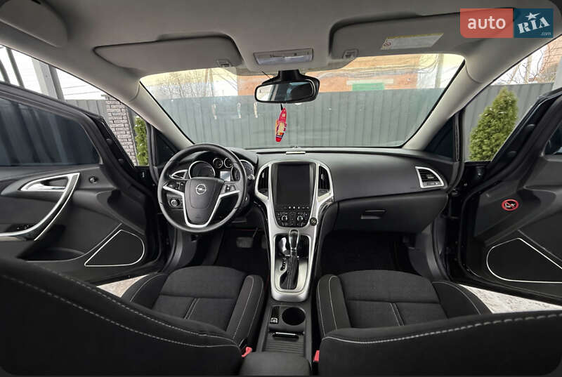 Универсал Opel Astra 2011 в Хмельницком