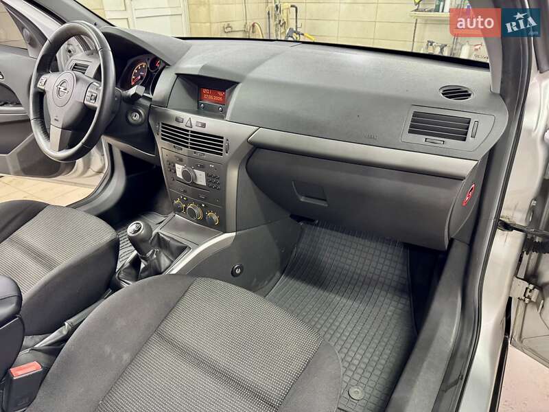 Хэтчбек Opel Astra 2006 в Сумах