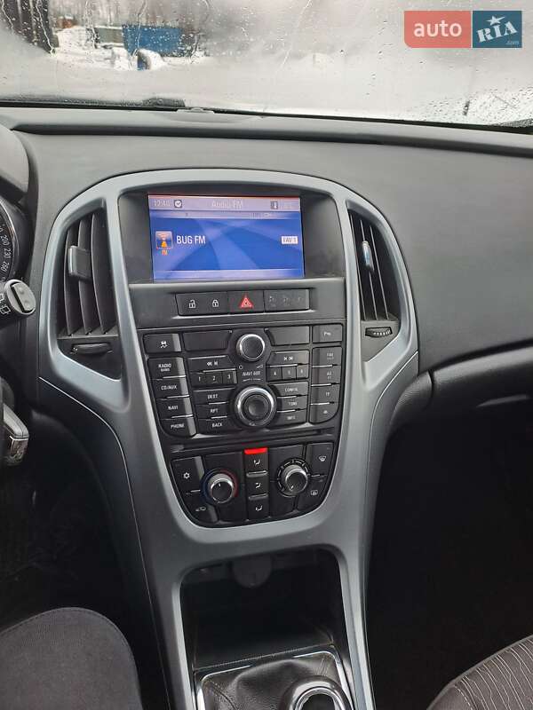 Универсал Opel Astra 2013 в Нововолынске фото 2 Универсал Opel Astra 2013 в Нововолынске