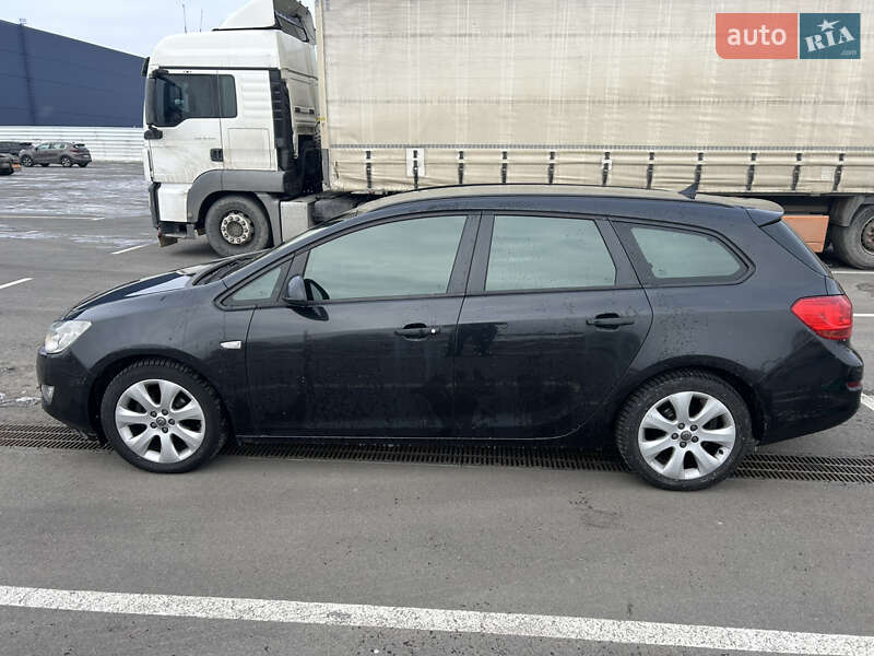 Универсал Opel Astra 2011 в Львове