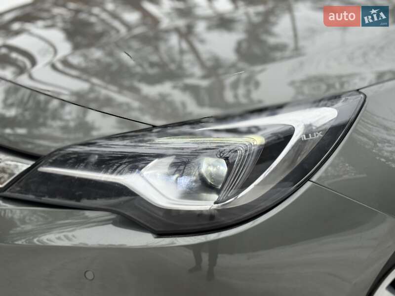 Универсал Opel Astra 2017 в Киеве