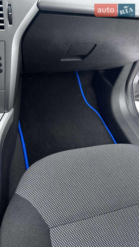 Хэтчбек Opel Astra 2009 в Киеве