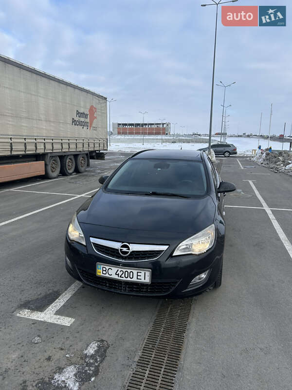 Универсал Opel Astra 2011 в Львове