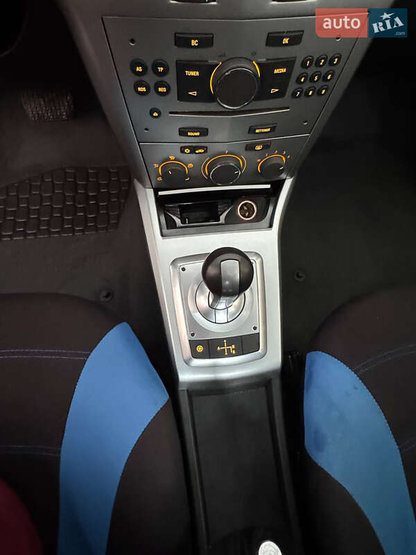 Хэтчбек Opel Astra 2013 в Киеве фото 11 Хэтчбек Opel Astra 2013 в Киеве