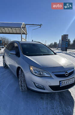 Універсал Opel Astra 2012 в Деражні
