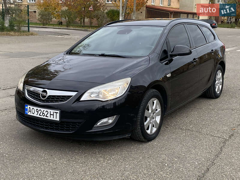 Opel Astra 2011