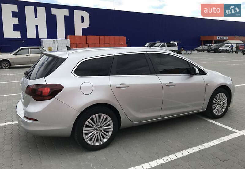 Универсал Opel Astra 2013 в Ивано-Франковске