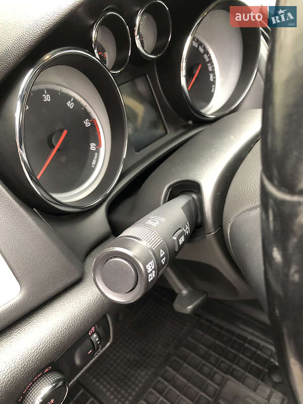 Универсал Opel Astra 2013 в Ивано-Франковске