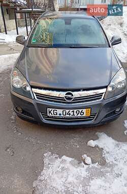 Універсал Opel Astra 2010 в Тернополі
