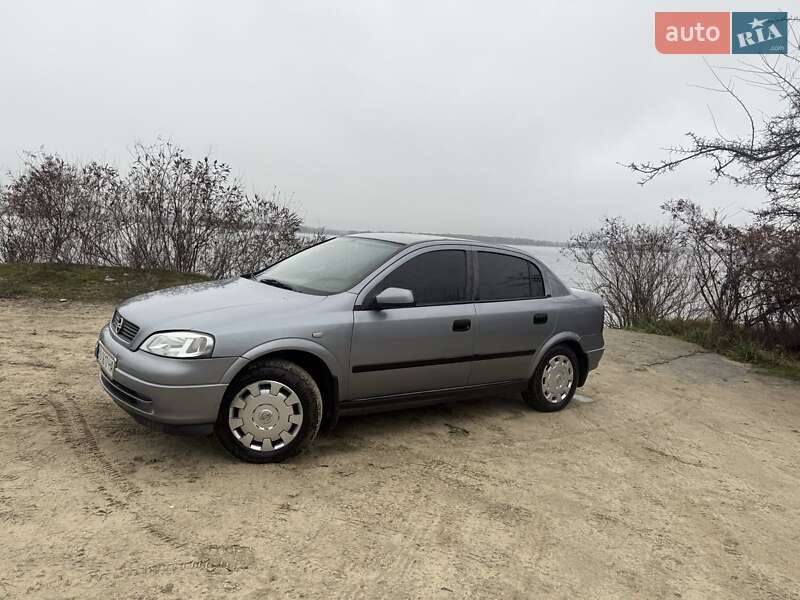 Седан Opel Astra 2008 в Богуславе