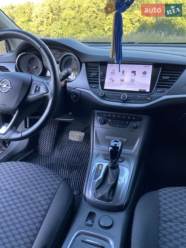 Універсал Opel Astra 2017 в Дунаївцях