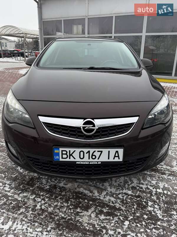 Хэтчбек Opel Astra 2011 в Ровно