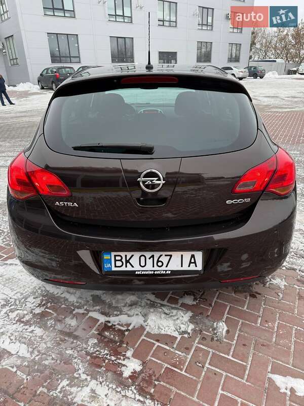 Хэтчбек Opel Astra 2011 в Ровно