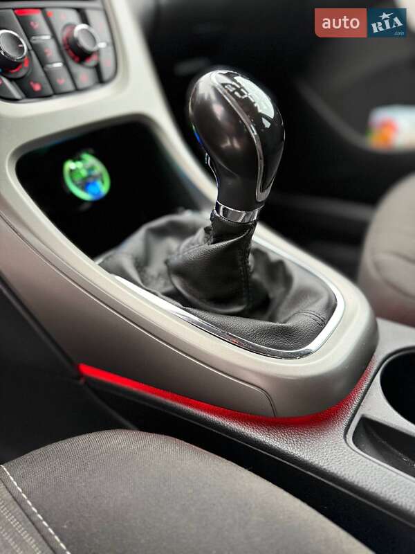 Хэтчбек Opel Astra 2011 в Ровно