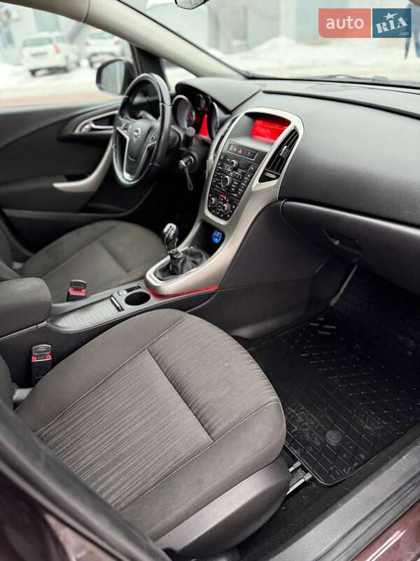 Хэтчбек Opel Astra 2011 в Ровно