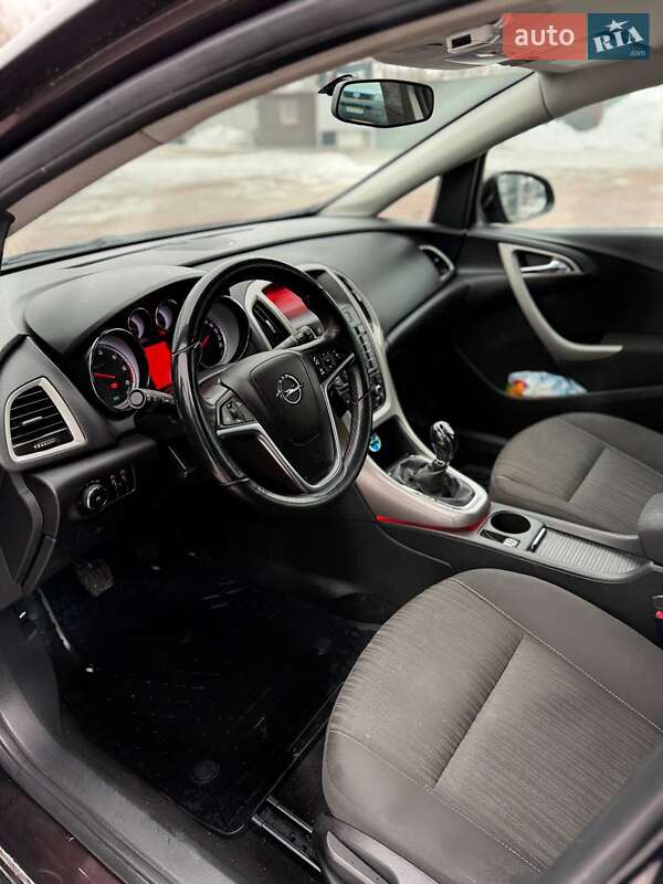 Хэтчбек Opel Astra 2011 в Ровно