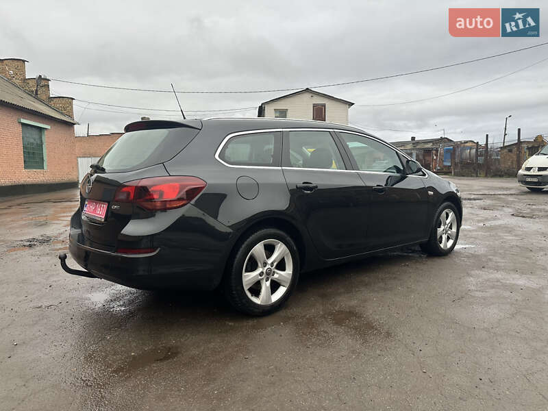 Универсал Opel Astra 2012 в Нововолынске