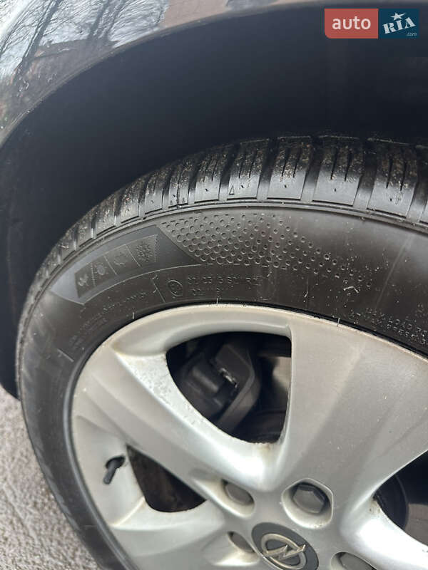 Универсал Opel Astra 2012 в Нововолынске