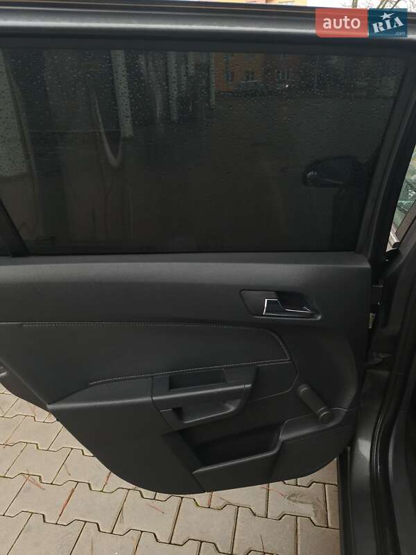 Універсал Opel Astra 2009 в Хусті