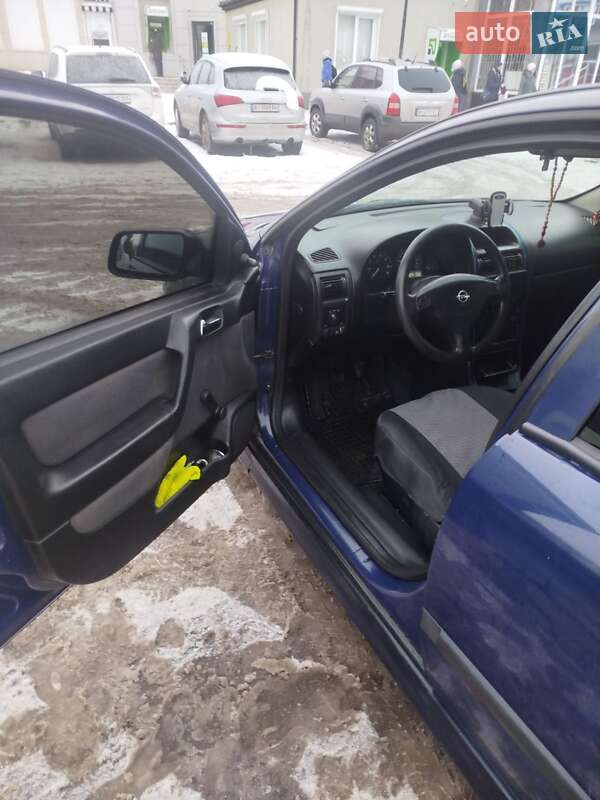 Хэтчбек Opel Astra 2004 в Знаменке
